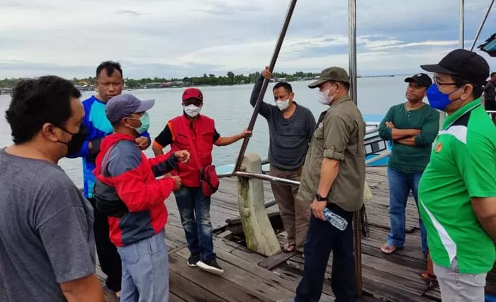 TINJAU: PB Porprov bersama jajaran inti KONI Berau beserta pihak Dispora dan DPUPR Berau sast meninjau kondisi venue di Tanjung Batu.