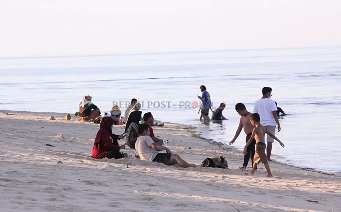 MULAI RAMAI: Wisatawan yang berkunjung ke Pulau Derawan mulai ramai menjelang akhir tahun.