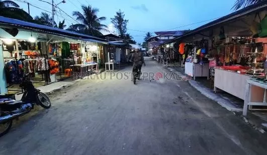 HARUS BANGKIT: Sejumlah pedagang di Pulau Derawan berharap pemerintah mampu menggenjot sektor pariwisata.