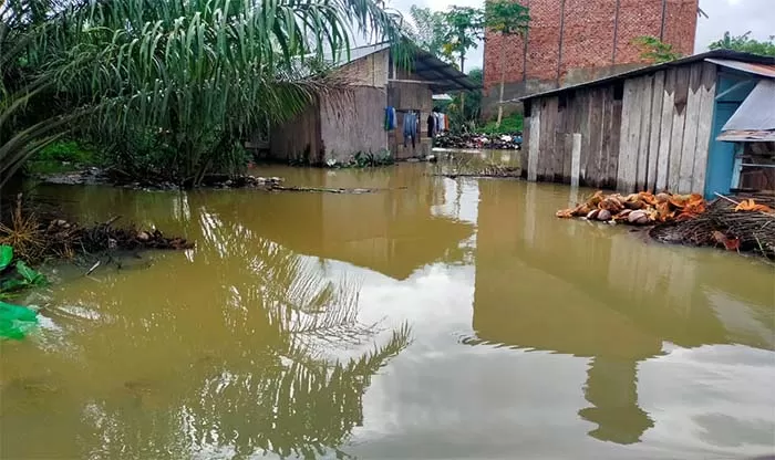 SEPERTI SUNGAI: Lahan dan rumah warga di Kampung Eka Sapta, Talisayan, terendam banjir di awal tahun 2022.
