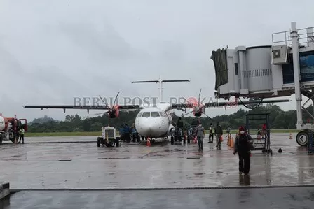 MINIM PENERBANGAN: Bandara Kalimarau saat ini hanya melayani penerbangan dari maskapai Wings Air untuk ke luar daerah.