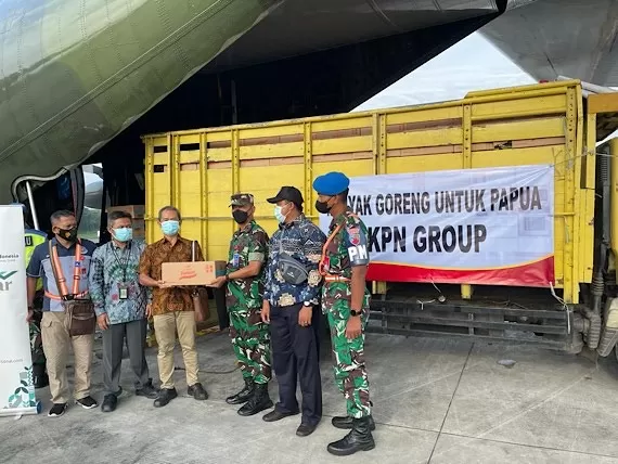 Kementerian Perdagangan dibantu TNI melakukan pengiriman stok minyak goreng ke Sorong, Jayapura dan Marauke untuk mendukung ketersediaan minyak goreng di Provinsi Papua dan Papua Barat.