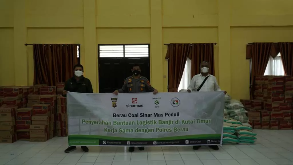 KIRIM BANTUAN: PT Berau Coal bekerja sama Polres Berau turut membantu warga terdampak banjir di Kabupaten Kutai Timur. Bantuan itu dikirim Rabu (23/3).