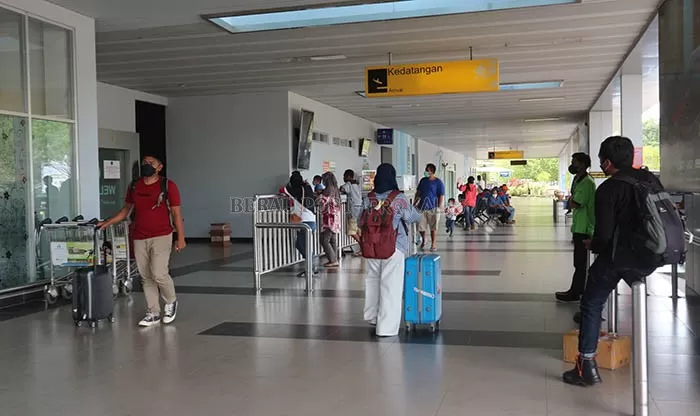 MULAI NORMAL: Jumlah penumpang di Bandara Kalimarau perlahan mulai meningkat seiring diberlakukannya pelonggaran perjalanan menggunakan transportasi udara.