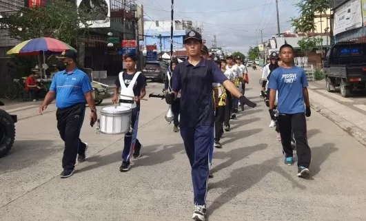 LATIH KETAHANAN: Atlet Drum Band Berau mulai berlatih LKKB di sekitar Tanjung Redeb, kemarin (26/5).