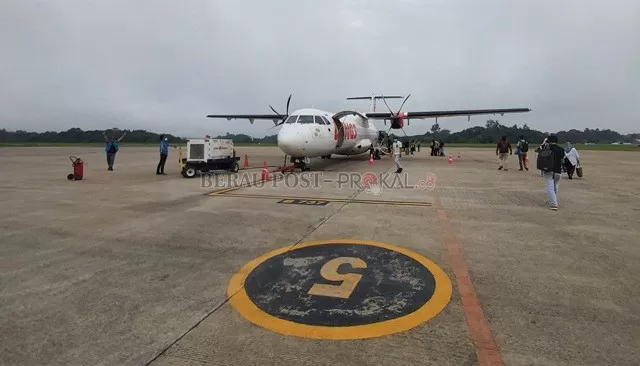 MASIH SATU MASKAPAI: Maskapai Wings Air, masih menjadi satu-satunya maskapai yang melayani penerbangan ke Bandara Kalimarau, Berau.