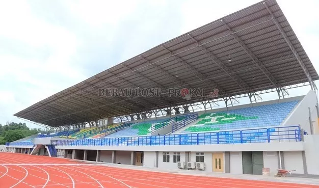 DIUSULKAN GANTI NAMA: Stadion Mini Olympic yang berada di Kecamatan Teluk Bayur diusulkan menggunakan nama Almarhum Muharram.