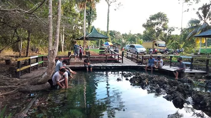 BAKAL BERBAYAR: Wisata air panas Bapinang, menjadi salah satu objek wisata yang akan menerapkan penarikan retribusi bagi pengunjung tahun ini.