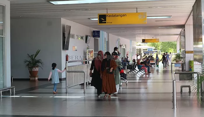 BELUM ADA PESAING: Suasana di Bandara Kalimarau yang saat ini masih dilayani satu maskapai penerbangan untuk rute ke Balikpapan dan Samarinda.