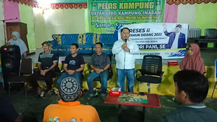 RESES: Ketua DPRD Berau, Madri Pani melakukan reses di Kampung Inaran, Kecamatan Sambaliung