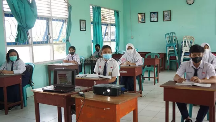 PEMBELAJARAN TATAP MUKA: Para pelajar Sekolah Menengah Pertama (SMP) di Kabupaten Berau saat melakukan pembelajaran tatap muka (PTM) beberapa waktu lalu.