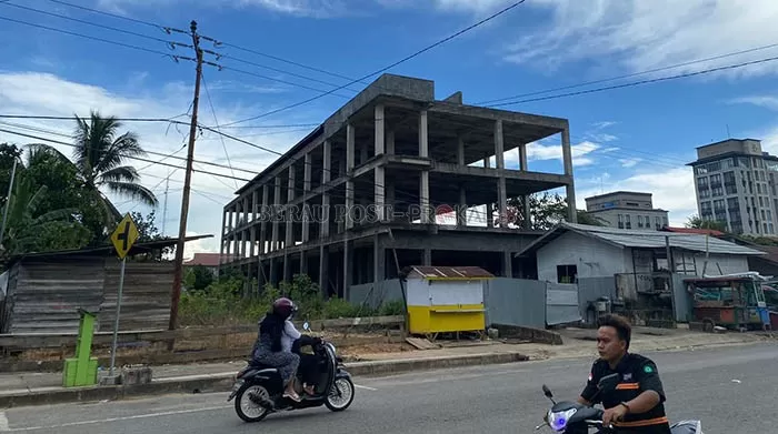 TAMBAH PAD: Pemkab disarankan untuk ambil alih bangunan yang rencananya akan dijadikan kantor Disbudpar di Jalan Pulau Derawan, lalu dijadikan hotel untuk membantu menambah PAD Berau.