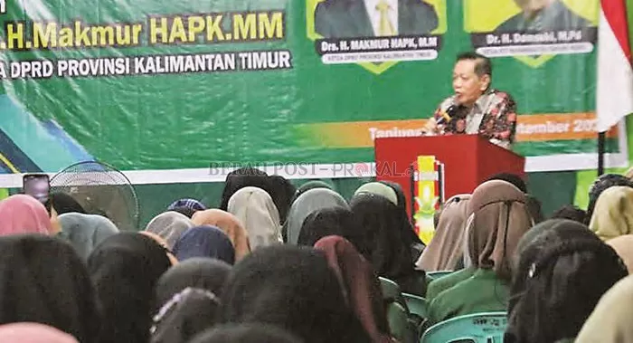 KULIAH UMUM: Ketua DPRD Kaltim Makmur HAPK, saat mengisi kuliah umum di STIT Muhammadiyah Tanjung Redeb, Selasa (6/9) malam.