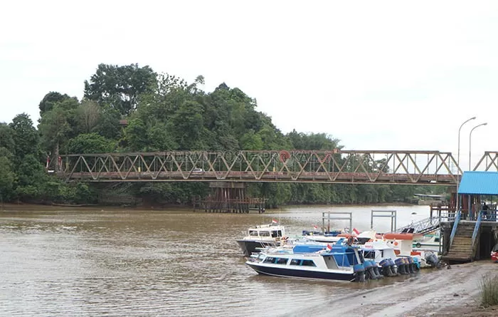 SEGERA DIPERBAIKI: Pemprov Kaltim merencanakan akan memulai perbaikan Jembatan Sambaliung pada pekan ketiga September. Saat perbaikan dilakukan, maka jembatan akan ditutup total dari seluruh aktivitas masyarakat.