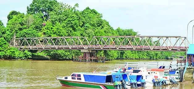 SEGERA DIMULAI: Perbaikan Jembatan Sambaliung tetap akan dimulai 7 Oktober. Kesiapan LCT pun terus diupayakan  agar bisa digunakan saat perbaikan dilakukan.