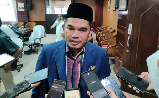 SETUJU: Ketua DPRD Kaltim Hasanuddin Mas’ud, memastikan setuju dengan tidak menghapus tenaga honorer, namun perlu mempertimbangkan kemampuan daerah lebih dulu, khususnya dalam hal keuangan.