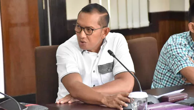 HARUS PEDULI: Anggota Komisi II DPRD Kaltim Agiel Suwarno, meminta agar pihak swasta membantu membenahi sektor pendidikan di sekitar lokasi bekerja, khususnya pada SMK Negeri 1 Desa Bukit Makmur, Kutim.