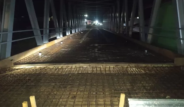 KONSTRUKSI UTAMA: Perbaikan Jembatan Talisayan tinggal menunggu tahap pengecoran.