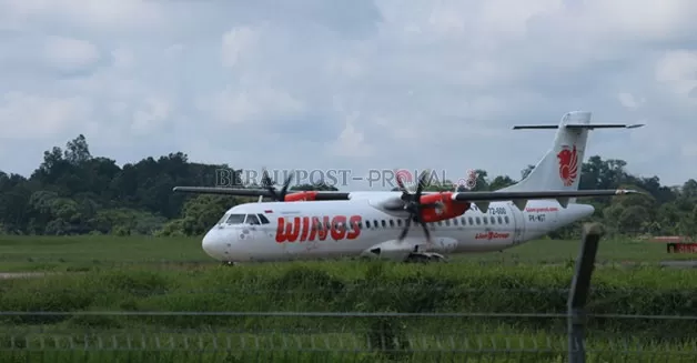 BELUM ADA SAINGAN: Maskapai Wings Air masih menjadi pemain tunggal dalam pelayanan penerbangan di Bandara Kalimarau.