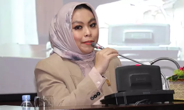 PEDULI LINGKUNGAN: Anggota DPRD Kaltim Siti Rizky Amalia, mengajak masyarakat peduli terhadap lingkungan, yang dimulai dari hal kecil seperti mengurangi penggunaan plastik.