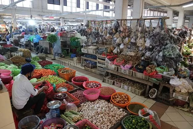 MASIH STABIL: Harga kebutuhan pangan di Pasar Sanggam Adji Dilayas masih terpantau stabil hingga saat ini.
