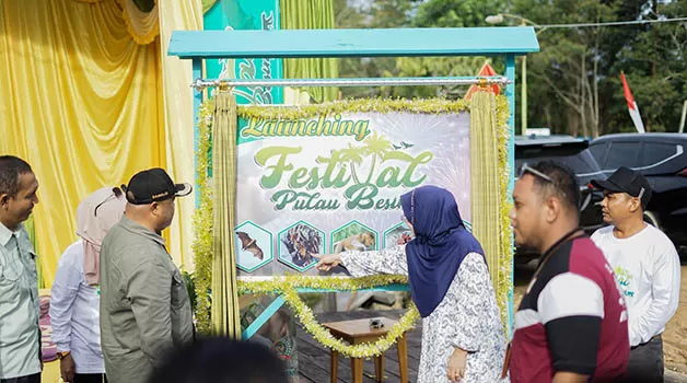 WISATA UNGGULAN: Bupati Berau Sri Juniarsih saat launching Festival Pulau Besing, beberapa waktu lalu.