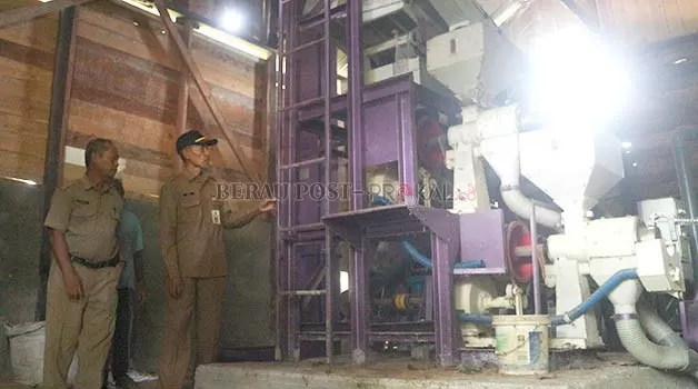 TAK BERFUNGSI: Mesin giling padi yang berada di Kampung Sei Bebanir Bangun tak berfungsi karena mengalami kerusakan.