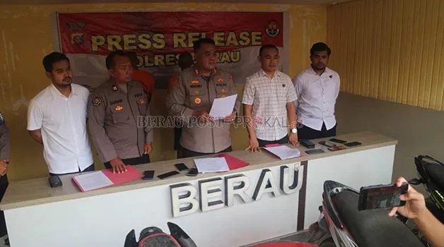 PERS RILIS: Kapolres Berau Sindhu Brahmarya dalam pers rilis terkait dengan penangkapan satu lagi pelaku penambangan ilegal di Kabupaten Berau, Senin (20/2).