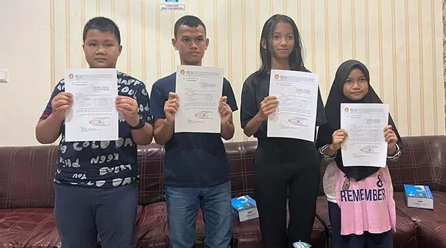 WAKILI KALTIM: Keempat atlet junior catur Berau yang memperkuat Kaltim di Kejurnas di Jakarta.