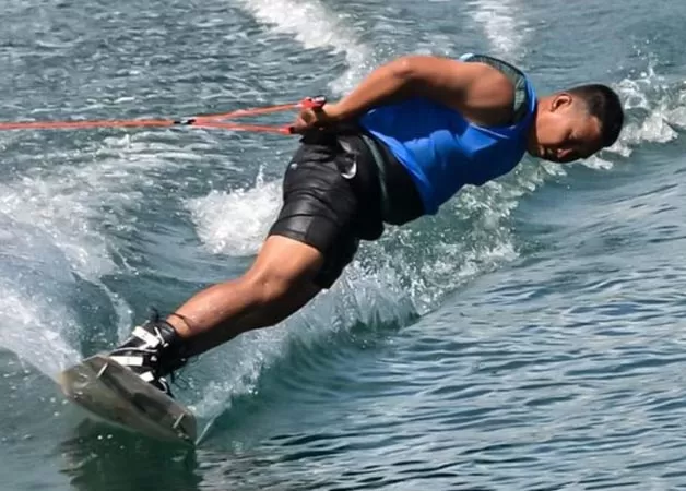 GIAT BERLATIH: Salah satu atlet ski air saat menjalani latihan rutin untuk persiapan berlaga di pra PON.