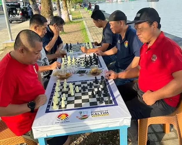 GRATIS UNTUK MASYARAKAT: Pengurus Percasi Berau siapkan fasilitas bermain catur di Jalan Pulau Derawan, Tanjung Redeb.