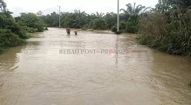 BANJIR MUSIMAN: Banjir yang terjadi di RT 9 Kampung Labanan Makarti, Teluk Bayur beberapa waktu lalu.
