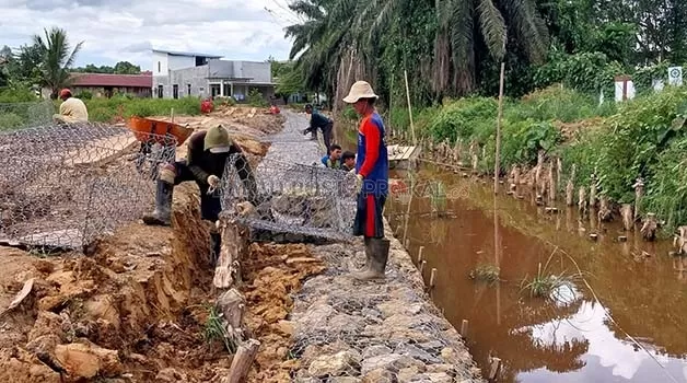 AKAN DILANJUTKAN: Proyek pembangunan bronjong untuk Daerah Aliran Sungai di Kelurahan Sei Bedungun akan dilanjutkan kembali tahun ini.