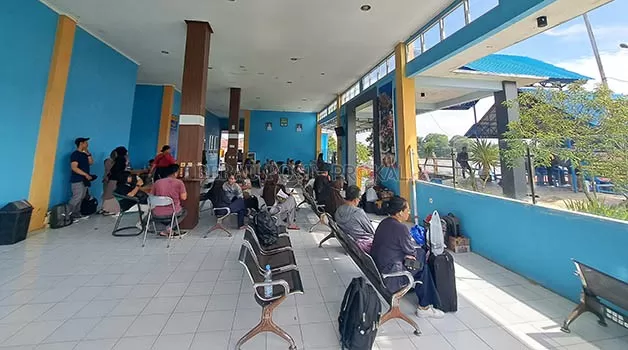 MENINGKAT: Dermaga Wisata Sanggam dipenuhi calon penumpang yang hendak berlibur ke sejumlah destinasi wisata.