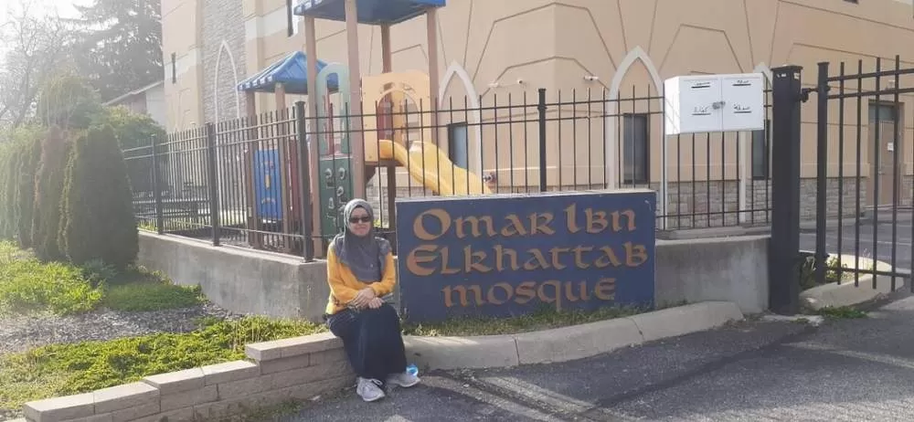 PUASA DI AS: Risa Haridza berfoto di depan Masjid Omar Ibn El Khattab, Columbus, Ohio, yang sedang tutup akibat pandemi COVID-19. Foto diambil 7 Mei 2020, setelah pemerintah negara bagian Ohio mengumumkan  keadaan darurat atau “state of emergency” tanggal 9 Maret 2020.