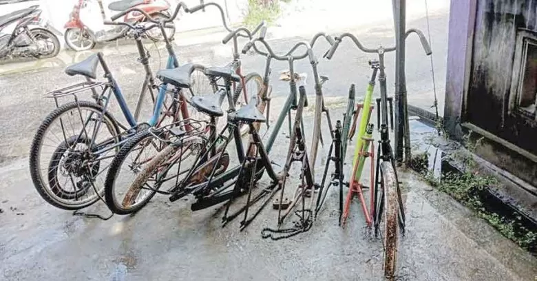 Deretan frame sepeda yang siap dimodifikasi di rumah Bang Sam di Kota Singkawang. IDIL AQSA AKBARY/PONTIANAK POST