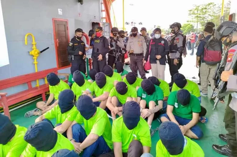 DIPINDAHKAN: Sebanyak 43 warga binaan atau narapidana di Pontianak dipindahkan ke Nusakambangan.