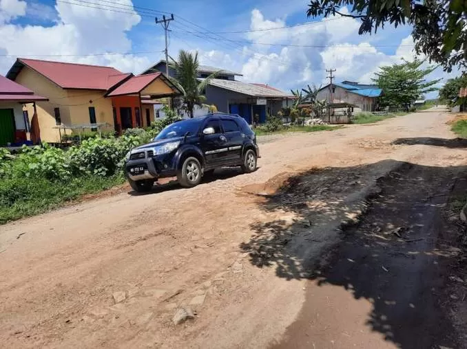 JALAN : Kondisi jalan Provinsi di Kayong Utara rusak, dan tidak kunjung diperbaiki. istimewa