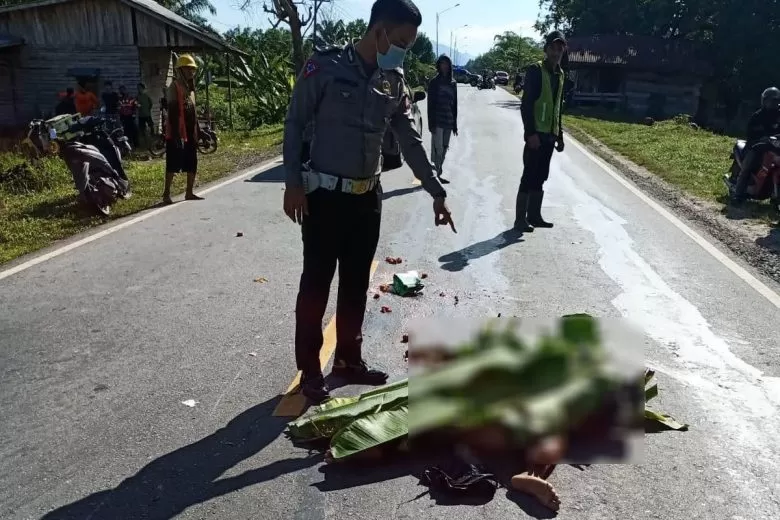 TEWAS: Korban laka tewas di jalan raya Galang Sungai Pinyuh