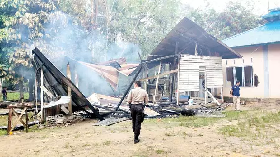 Pembakaran masjid Ahmadiyah di Sintang, Kalbar.