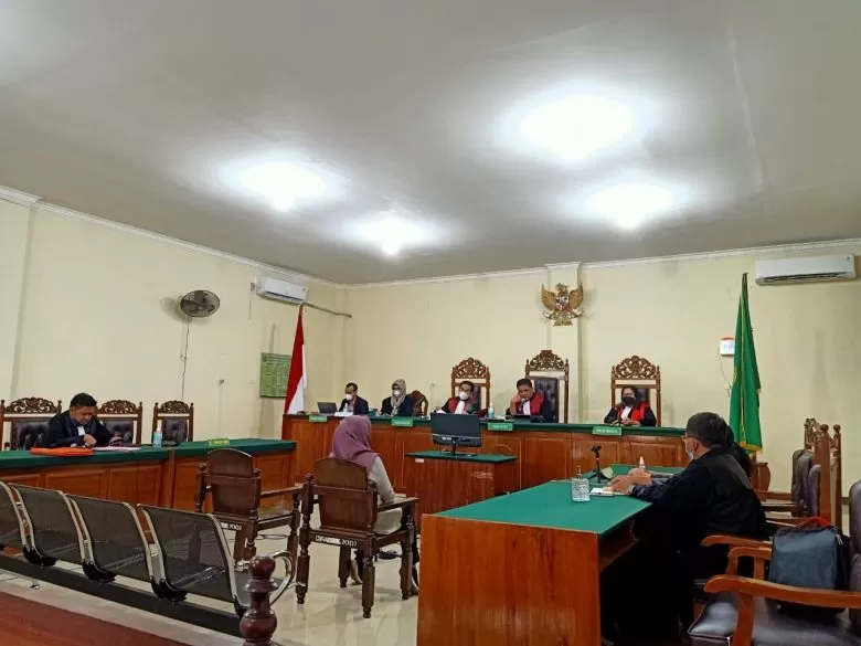 SIDANG: Sidang putusan majelis hakim pengadilan tindak pidana korupsi pada Pengadilan Negeri Pontianak terhadap dua terdakwa kasus korupsi Bansos PKH Tayan Hilir. (KEJARI FOR PONTIANAK POST)