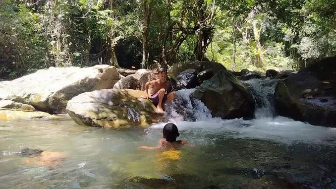 LOKASI WISATA: Salah satu lokasi destinasi wisata berupa lokasi pemandian di Sungai Desa Rantau, Kecamatan Monterado. ISTIMEWA
