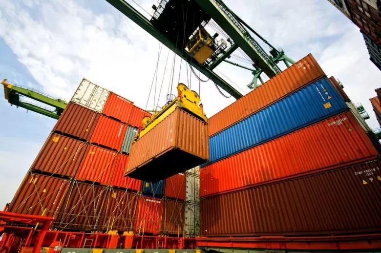 KONTAINER: Krisis kapal kontainer sejak awal tahun ini masih berlangsung. Krisis tersebut tak hanya dikeluhkan pengusaha ekspedisi namun juga berimbas kepada sektor lainnya. Container News