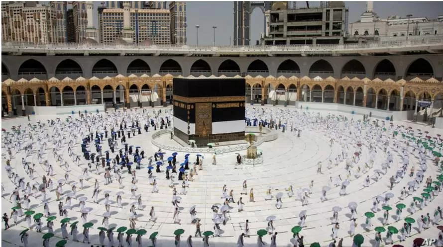 TAWAF: Sejumlah jemaah haji melaksanakan tawaf di Masjidil Haram pada rangkaian ibadah haji di masa pandemi, tahun lalu. IST