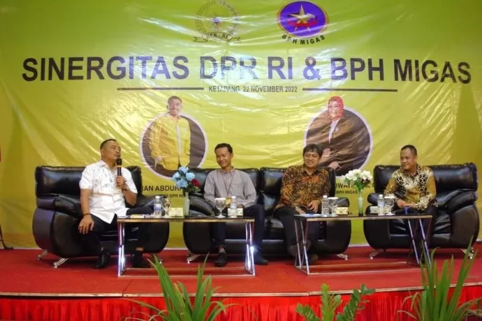 SOSIALISASI : Sosialisasi sinergitas DPR RI dan BPH Migas di Ketapang, Selasa (22/11). IST