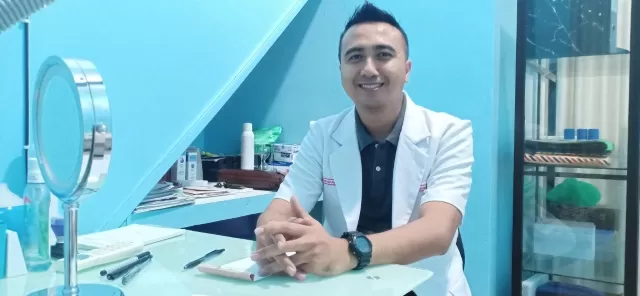 M Arief Budi W, dokter spesialis kulit dan kelamin.
