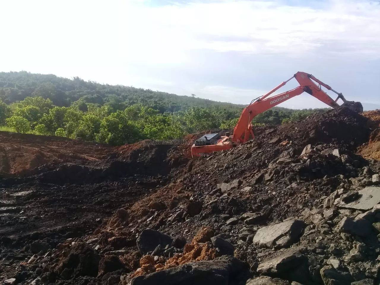 MASIH MARAK: Lokasi tambang ilegal  di Dusun Sialing, Desa Nawin, Kecamatan Haruai, Kabupaten Tabalong. | DOK/RADAR BANJARMASIN
