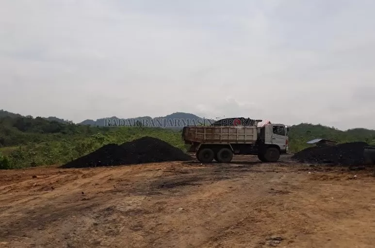 MEMPRIHATINKAN: Salah satu lokasi tambang batubara yang diduga ilegal di kawasan Tabalong. | FOTO: WARGA FOR RADAR BANJARMASIN