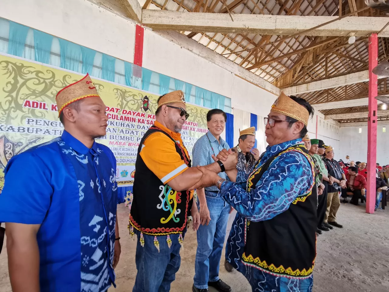 DILANTIK: Sebanyak 80 Pengurus Dewan Adat Dayak (DAD) masa bakti 2019 -2024 Kecamatan Satui telah resmi dikukuhkan dan dilantik Ketua DAD Provinsi Kalsel.