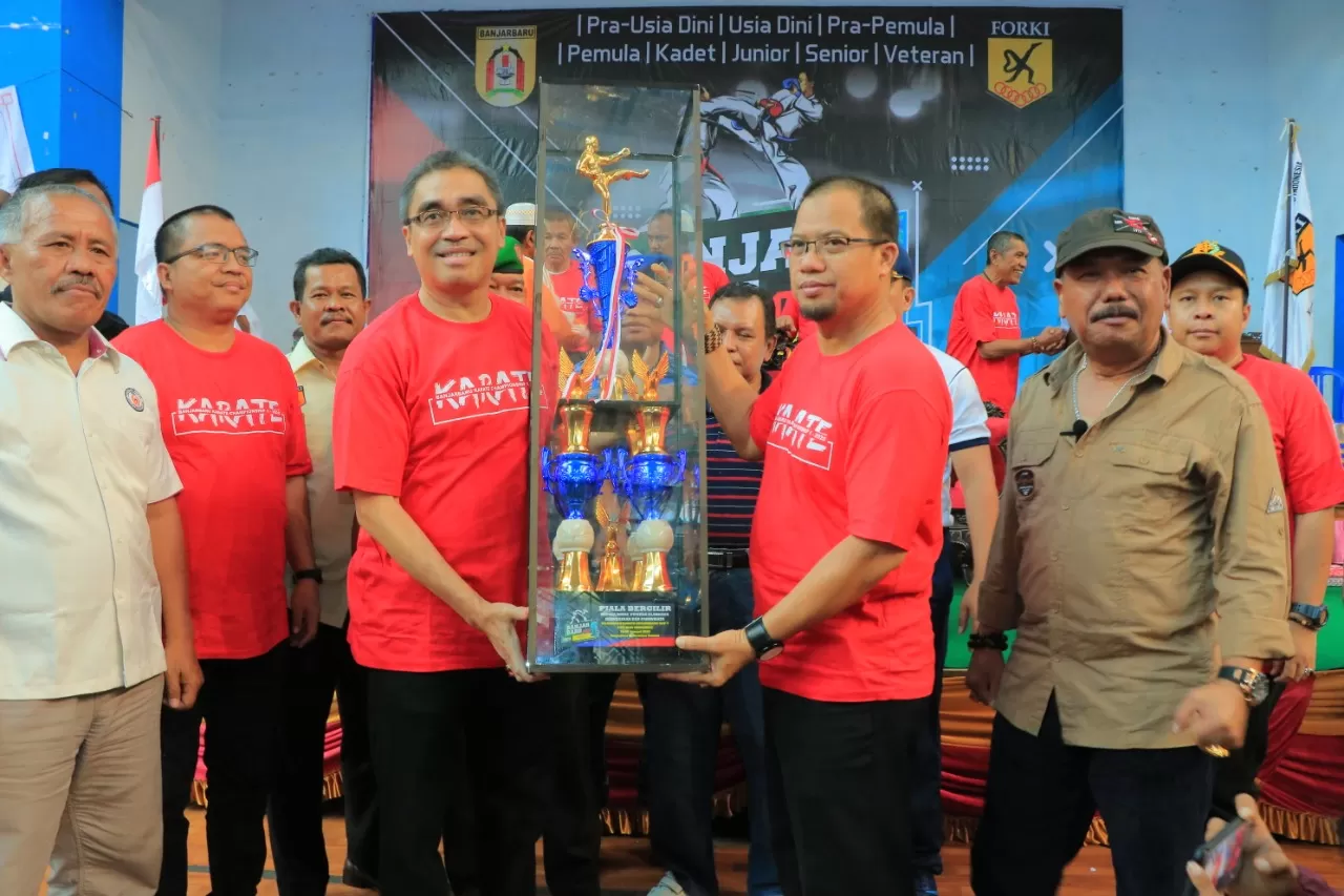 BANJARBARU CUP: Wakil Walikota Banjarbaru H Darmawan Jaya Setiawan saat menghadiri pembukaan kejuaraan karate Banjarbaru CUP I 2020 di GOR Rudy Resnawan, Kota Banjarbaru, Jumat (17/1) tadi. | FOTO: SUTRISNO/RADAR BANJARMASIN